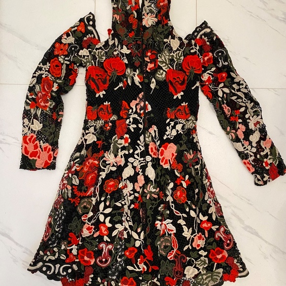 Beautiful all thick lace Thurley dress - Picture 2 of 8